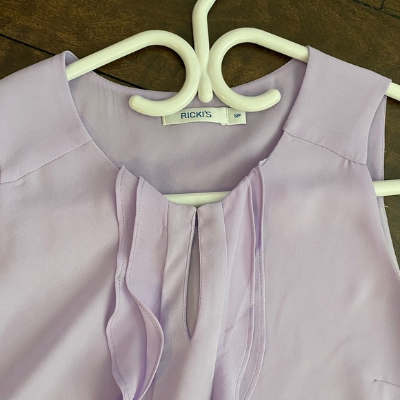 Ladies Lavender sleeveless blouse - Picture 3 of 4
